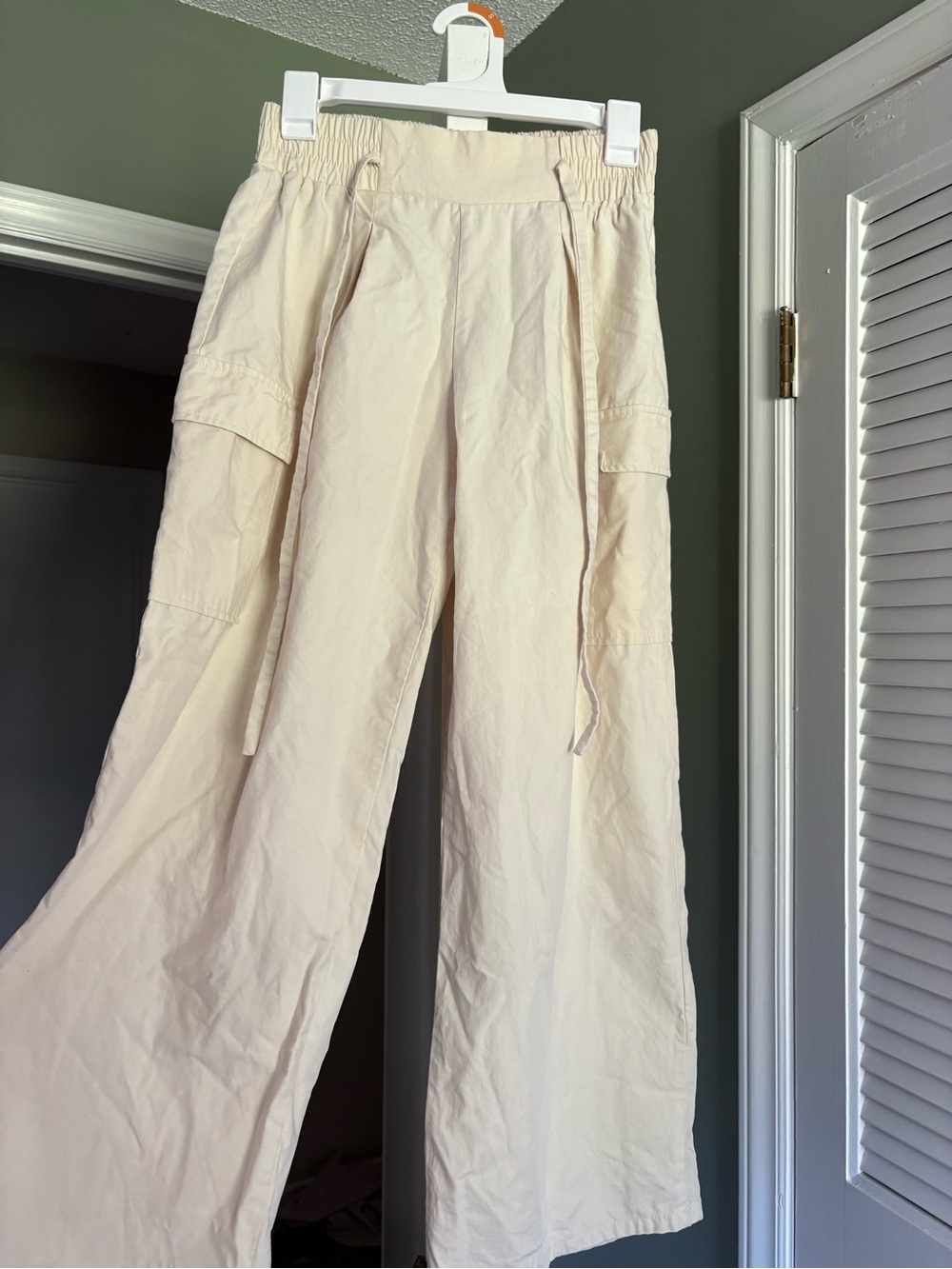 Sienna Sky Cream Wide-Leg Cargo Pants